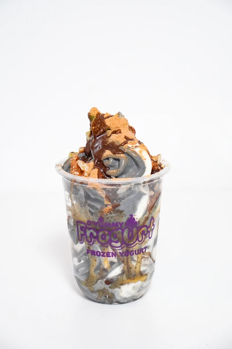 D'Yummy Frogurt cookie-and-cream product photo