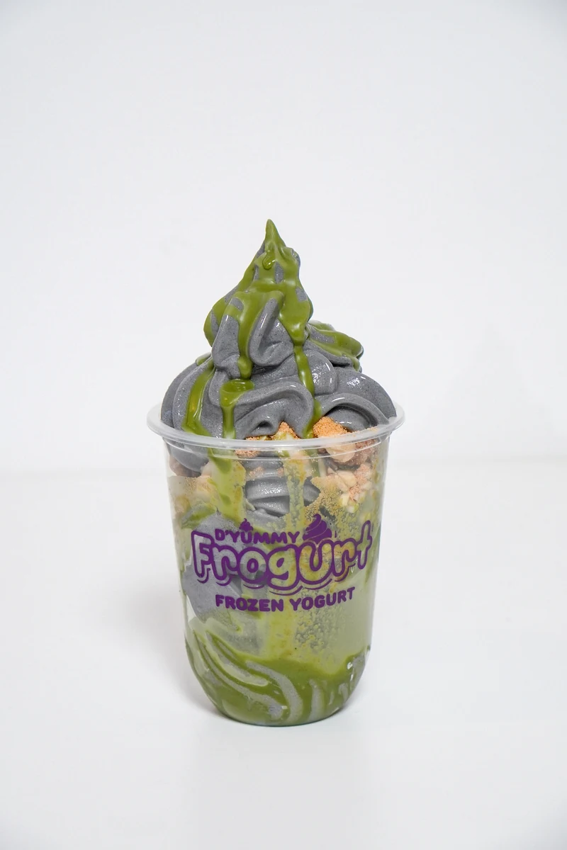 D'Yummy Frogurt matcha-and-cookie product photo